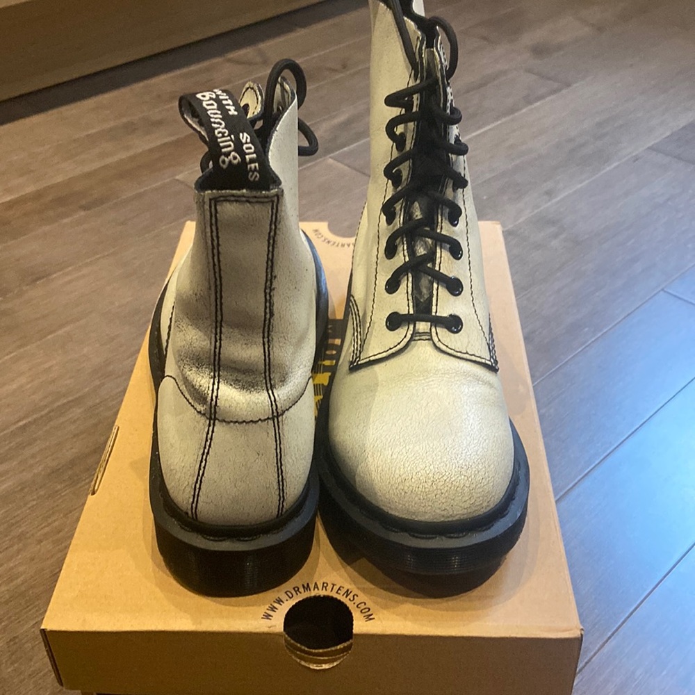 Dr.Martens Pascal Cristal Suede White/Black